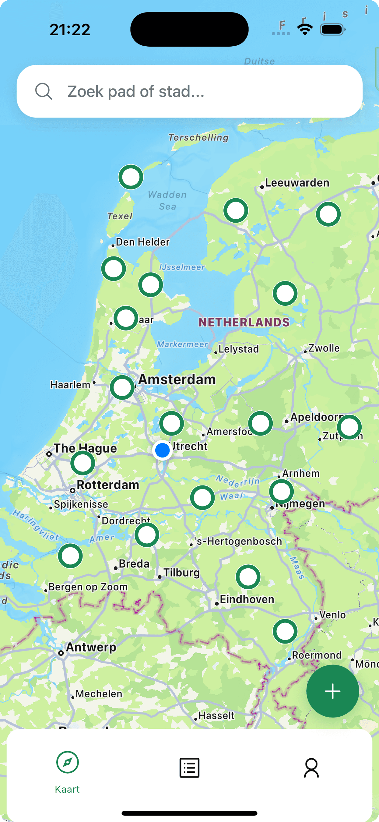 De kaart in de app, met vastgelegde paadjes door heel Nederland.